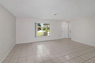 145 Hourglass Dr in Venice, FL - Building Photo - Building Photo
