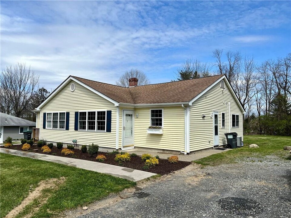 11 Clifford Ct in Warwick, NY - Building Photo