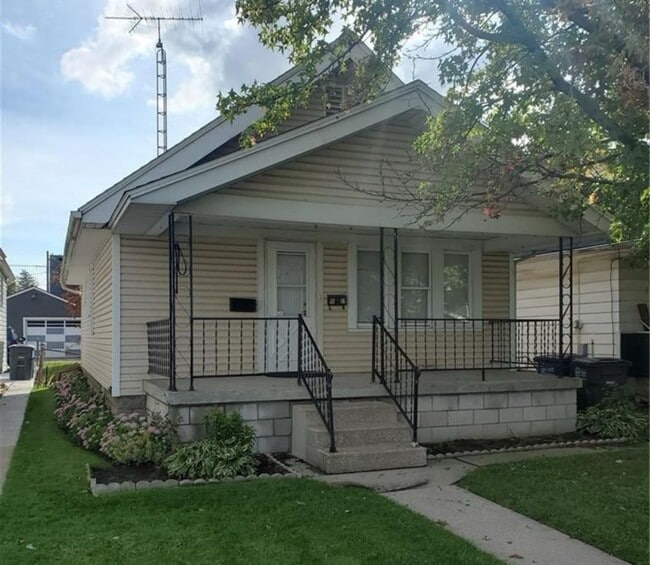 property at 1517 Oakmont St