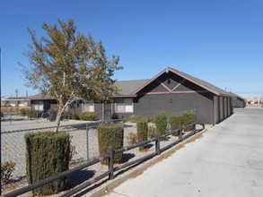 16194 Sequoia Ave in Hesperia, CA - Building Photo - Building Photo