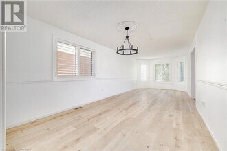39 Bosworth St in Hamilton, ON - Building Photo - Building Photo