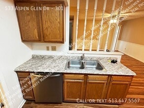 533 Aspen Glen Dr in Cincinnati, OH - Building Photo - Building Photo