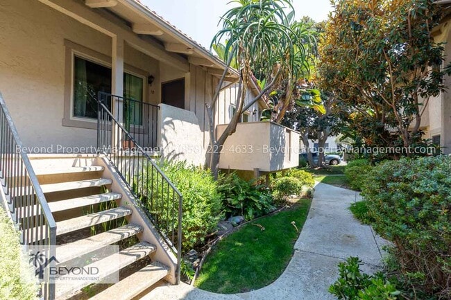 2352 Altisma Way in Carlsbad, CA - Building Photo - Building Photo