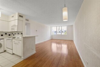 1500 Bay Rd, Unit S-0278 in Miami Beach, FL - Building Photo - Building Photo