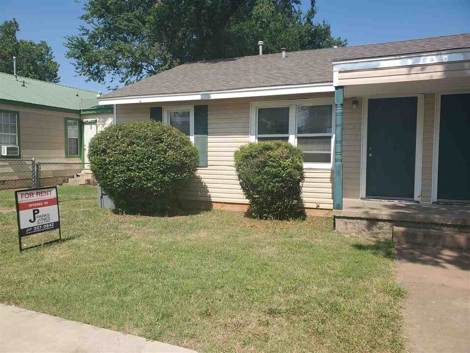 2811 Mobley St NW in Lawton, OK - Building Photo