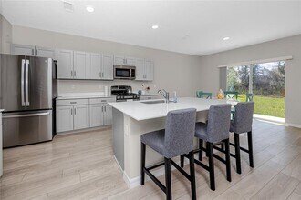 5556 Summer Sunset Dr in Apollo Beach, FL - Building Photo - Building Photo