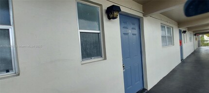 7960 N Colony Cir in Tamarac, FL - Building Photo - Building Photo