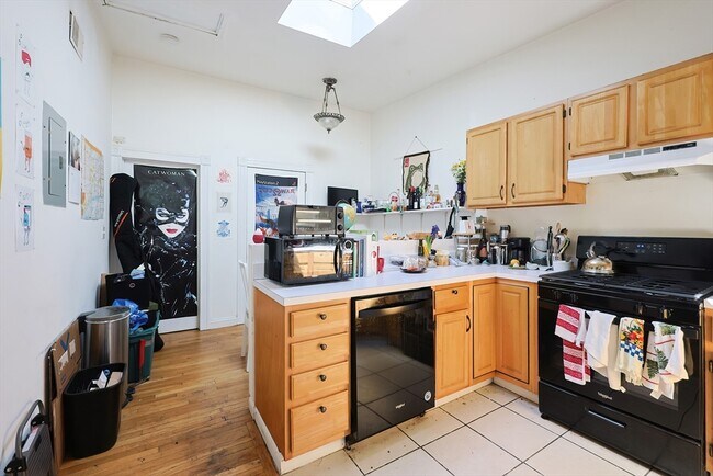 35 Adamson St, Unit #3 in Boston, MA - Building Photo - Building Photo