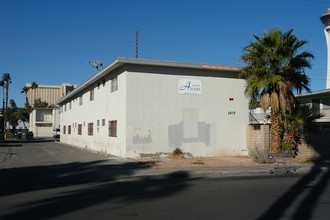 Van Patten Park Villa Apartments in Las Vegas, NV - Building Photo - Building Photo