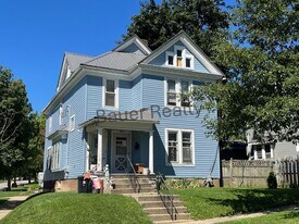 402-402.5-4025 Carroll St in Ashland, OH - Building Photo