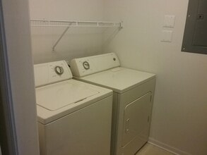 636 Cambridge Ct, Unit 1D in Munster, IN - Foto de edificio - Building Photo