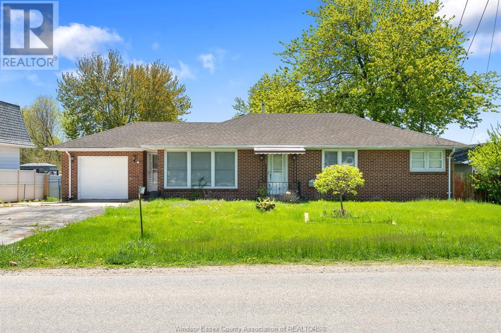 536 Mersea 3 Rd in Leamington, ON - Building Photo