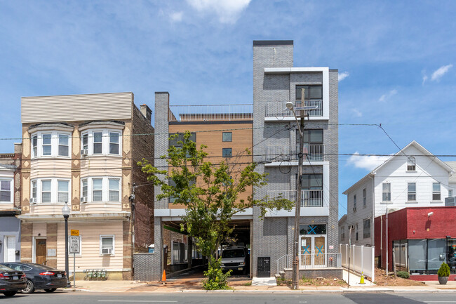 107 E Westfield Ave in Roselle Park, NJ - Building Photo - Primary Photo