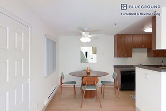 1600 Villa St in Mountain View, CA - Foto de edificio - Building Photo