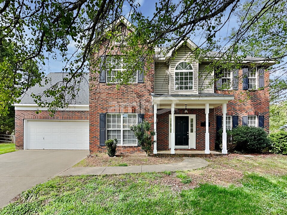 136 Currituck Ct in Mooresville, NC - Building Photo