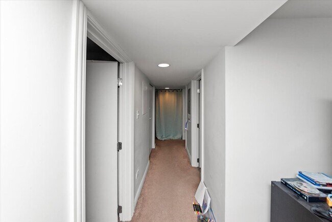2341 W Montana St, Unit 1F in Chicago, IL - Building Photo - Building Photo