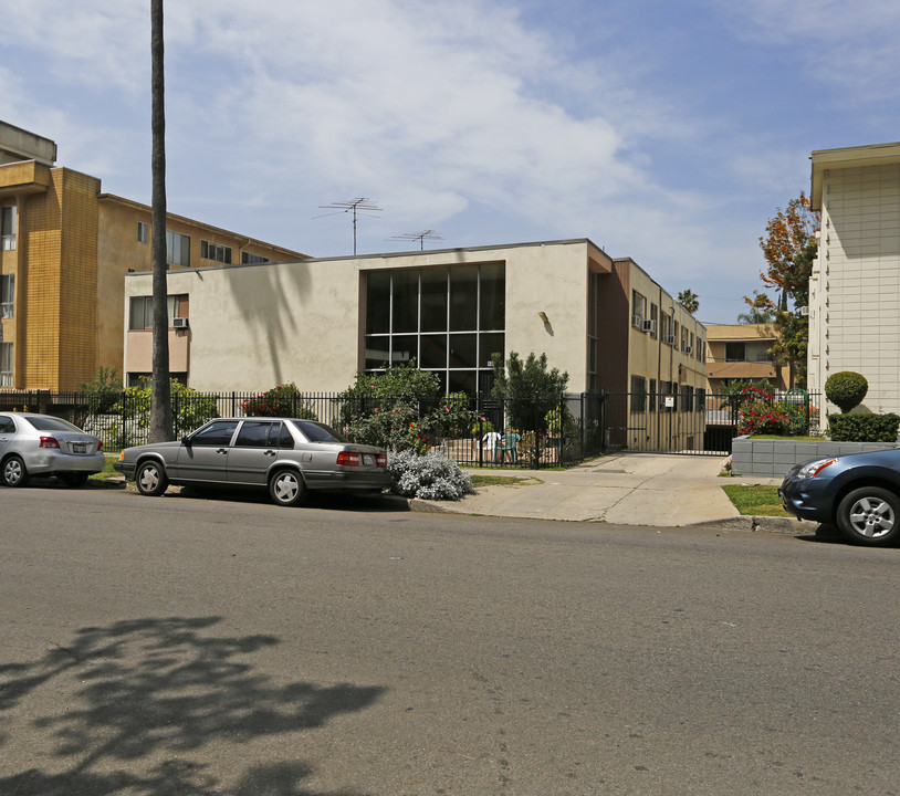 525 S Kingsley Dr in Los Angeles, CA - Building Photo