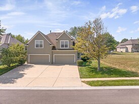 13862 S Hagan St in Olathe, KS - Building Photo