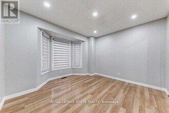 160 Twyn Rivers Dr in Pickering, ON - Building Photo - Building Photo