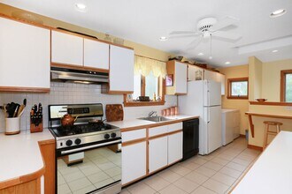 49 Prince St, Unit 3 in Brookline, MA - Building Photo - Building Photo
