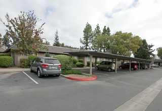 WESTWOOD VILLAGE in Manteca, CA - Foto de edificio - Building Photo