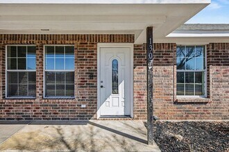 1307 Lynnwood Dr in Cleburne, TX - Building Photo - Building Photo