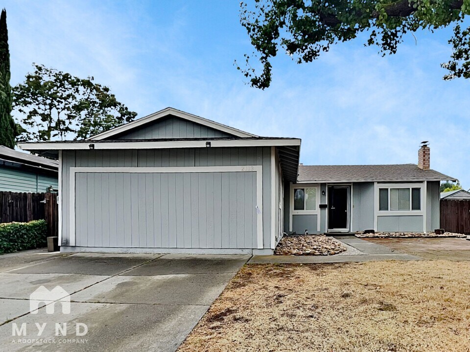 2113 Merritt Pl in Fairfield, CA - Foto de edificio