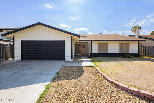 5235 Sunnywood Dr in Las Vegas, NV - Building Photo - Building Photo