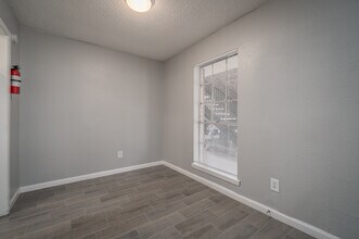 Colonial in Houston, TX - Building Photo - Interior Photo