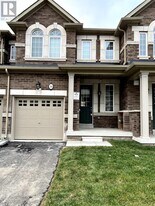 38 Donald Stewart Rd in Brampton, ON - Building Photo
