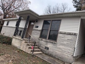 9105 W 36th St in Little Rock, AR - Building Photo