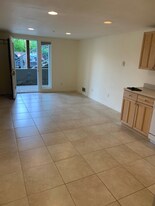 6410 Phinney Ave N, Unit Studio B in Seattle, WA - Building Photo