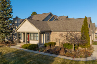 Oakbrook Villas in Ann Arbor, MI - Building Photo - Primary Photo