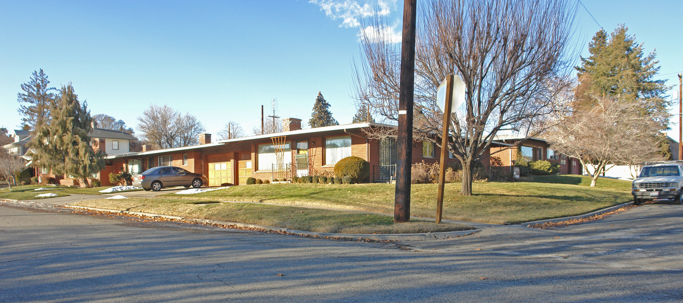 1501 W Chestnut Ave in Yakima, WA - Foto de edificio