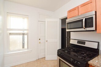 1829 W Melrose St, Unit M00H in Chicago, IL - Building Photo - Building Photo
