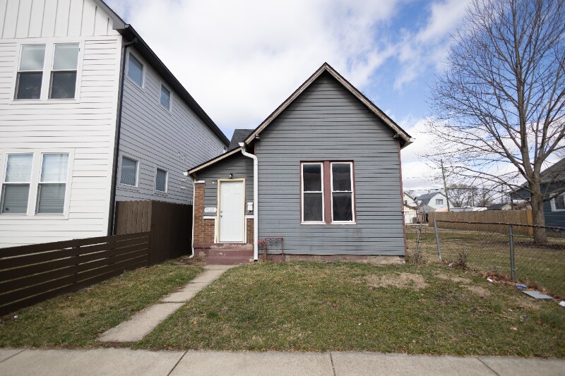 2028 Lexington Ave in Indianapolis, IN - Building Photo