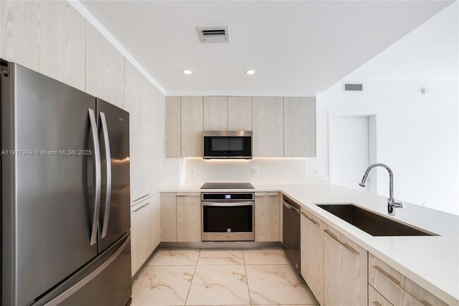 2000 Metropica Way, Unit 306 in Sunrise, FL - Building Photo - Building Photo