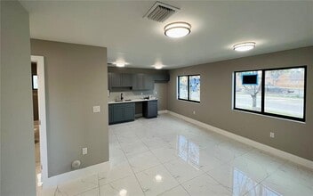 1704 NW 69th Ter in Miami, FL - Foto de edificio - Building Photo