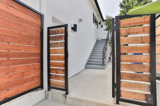 1425 El Paso Dr, Unit B in Los Angeles, CA - Foto de edificio - Building Photo