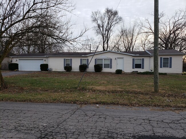 property at 1221 E Cromer Ave