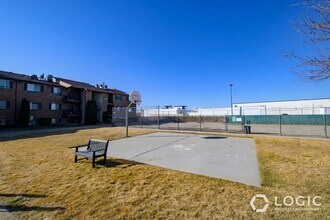 4128 S Oak Meadows Dr in Taylorsville, UT - Building Photo - Building Photo