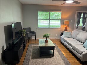 331 Oak Dr in Lake Jackson, TX - Building Photo - Building Photo