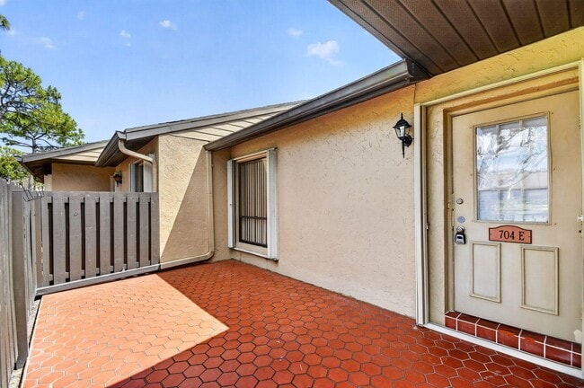 704 Sunny Pine Way in Greenacres, FL - Building Photo - Building Photo