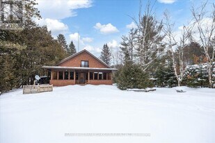 21 Pirita Rd in Georgina, ON - Building Photo
