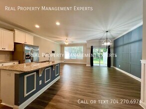 5040 Harris Woods Blvd in Charlotte, NC - Building Photo - Building Photo