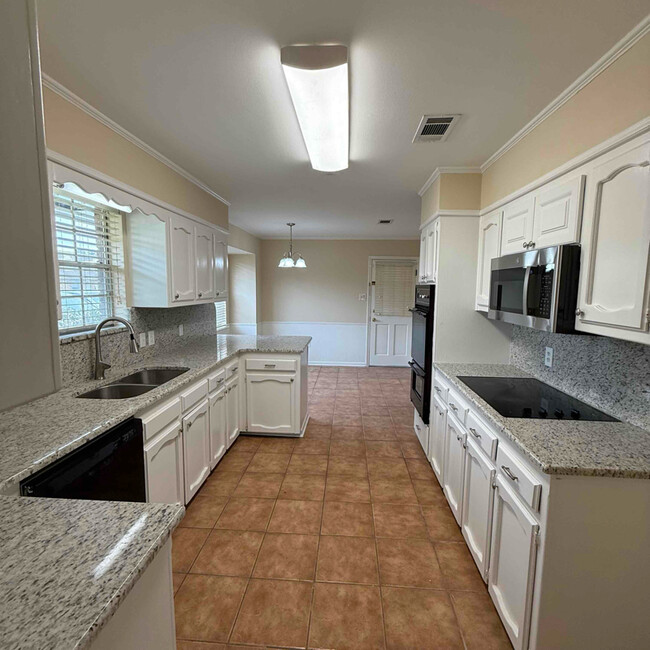 3011 Cavalier Dr in Baton Rouge, LA - Foto de edificio - Building Photo