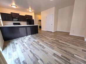 34 E Legacy Pkwy in Saratoga Springs, UT - Building Photo - Building Photo