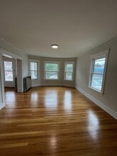 118 Ash St, Unit 1 in Waltham, MA - Building Photo - Building Photo