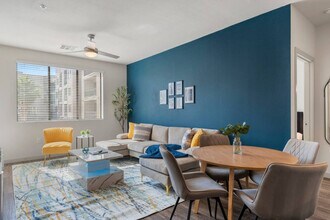 711 W Broadway Rd in Tempe, AZ - Building Photo - Building Photo