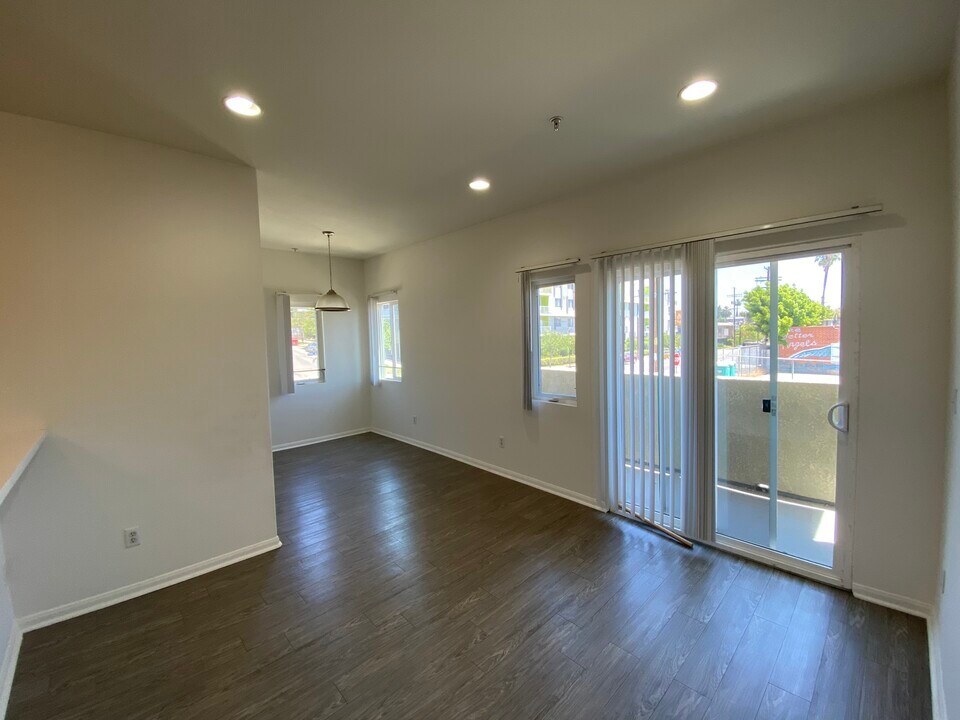 251 Robinson St in Los Angeles, CA - Foto de edificio